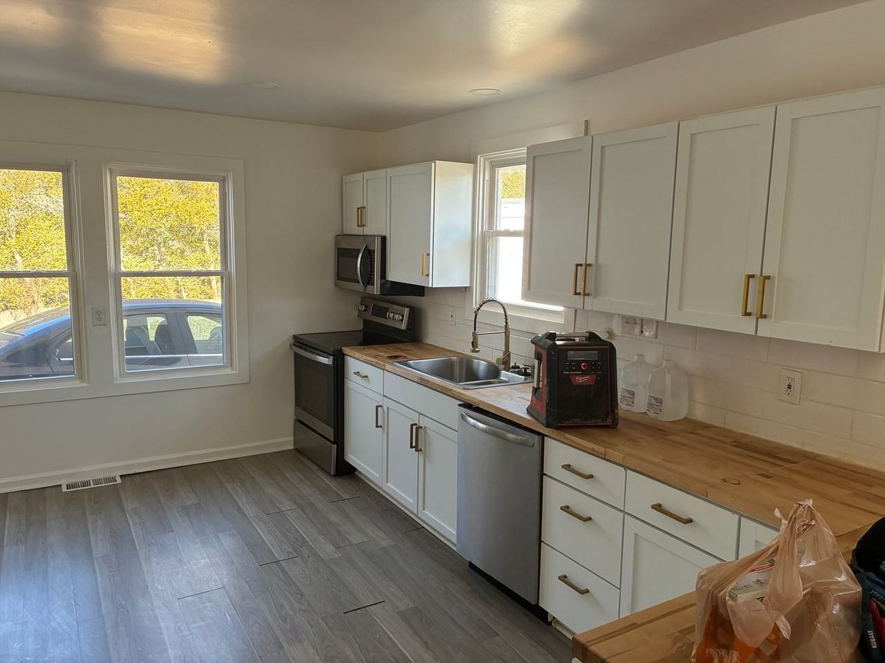 301 Day Dr - Photo 2 of 9