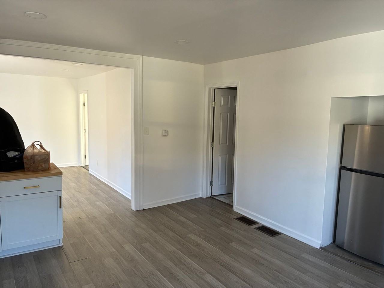 301 Day Dr - Photo 3 of 9