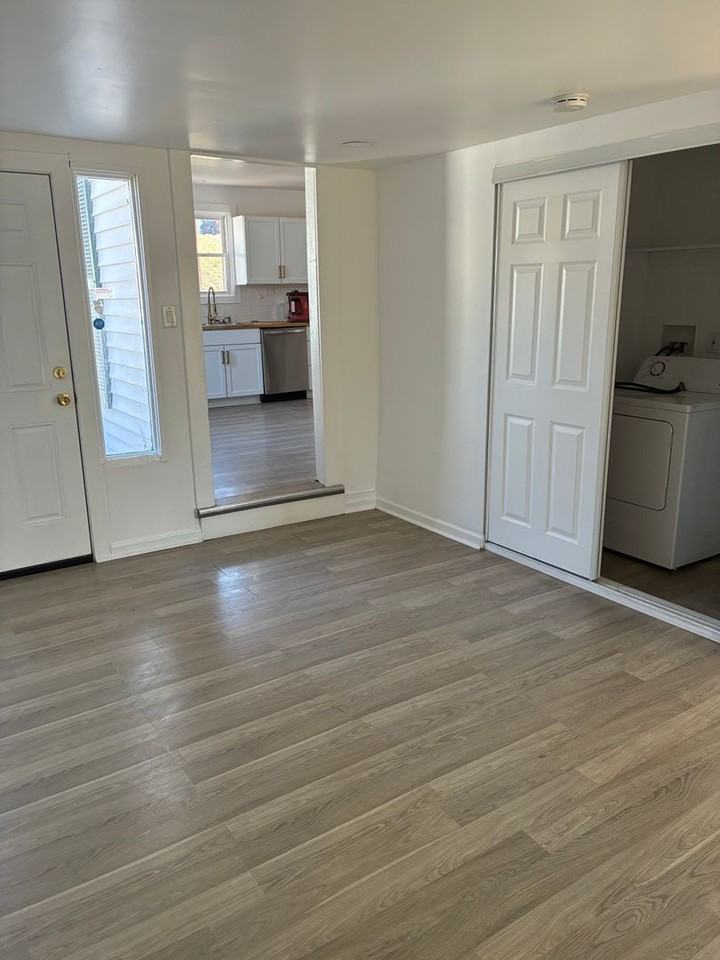 301 Day Dr - Photo 4 of 9