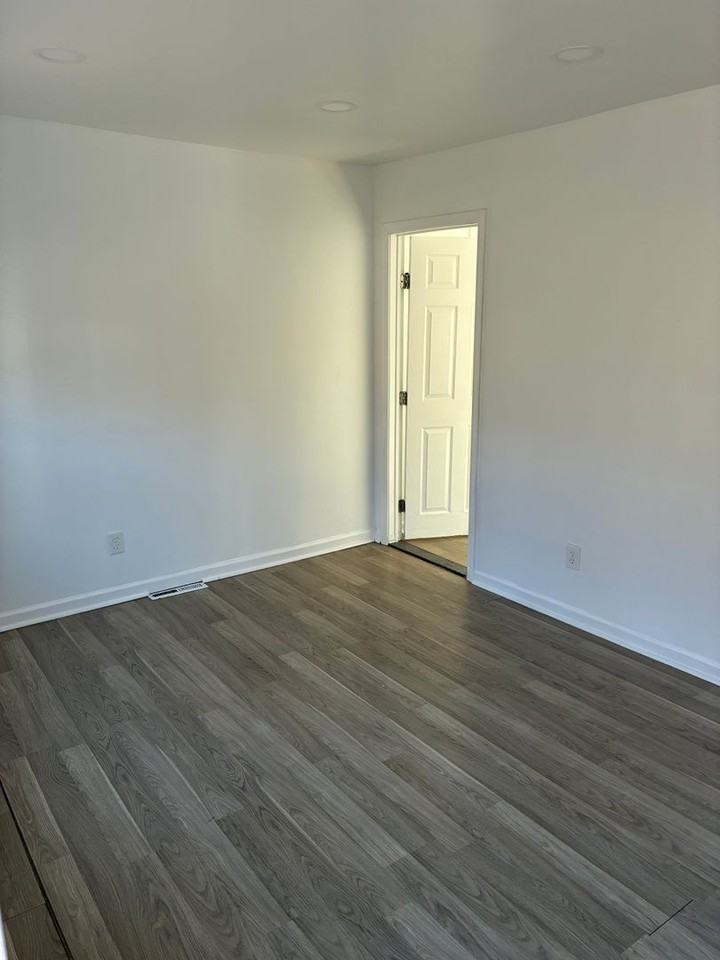 301 Day Dr - Photo 7 of 9