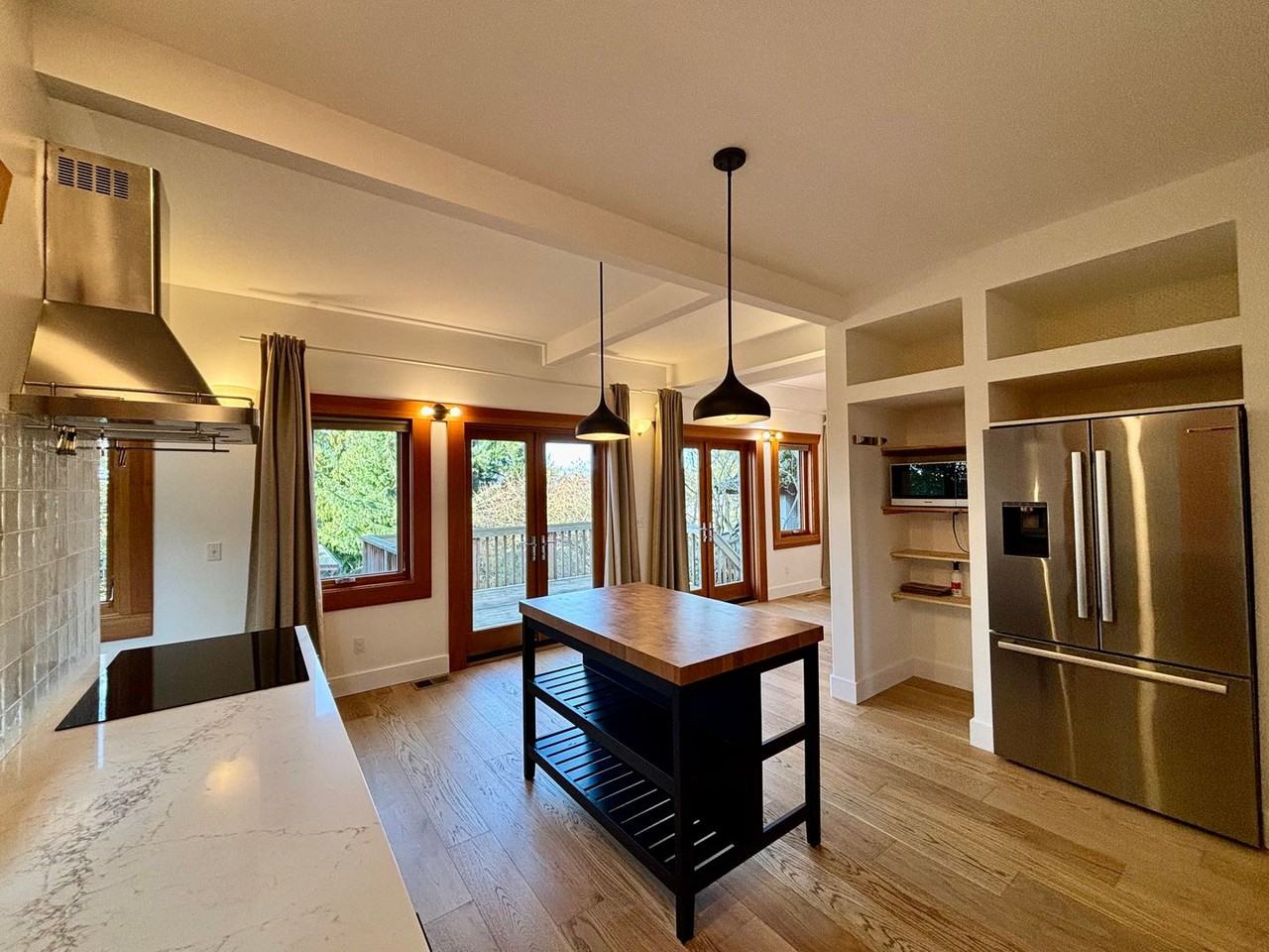 5571 Greenwood Ave N - Photo 2 of 33