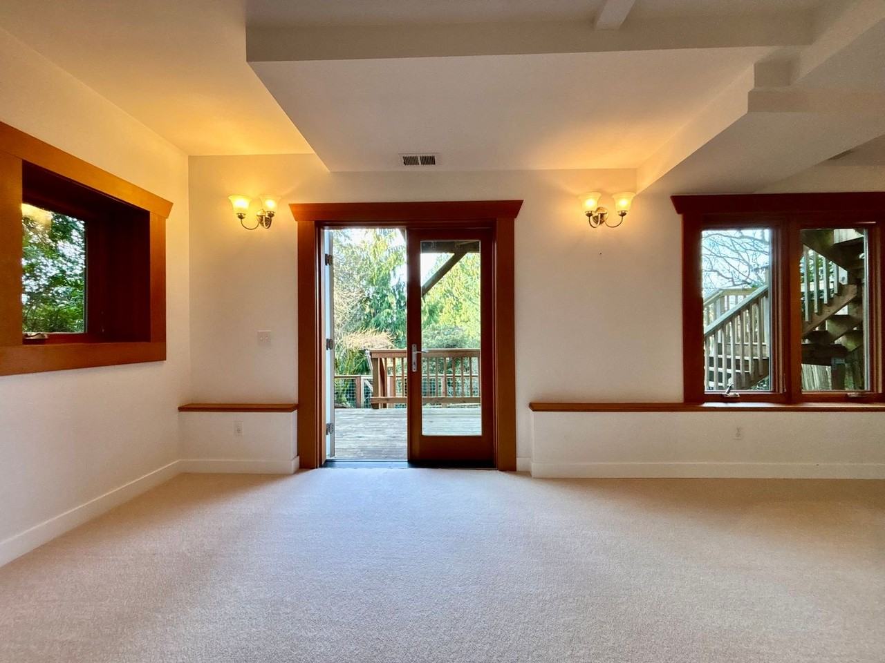 5571 Greenwood Ave N - Photo 6 of 33