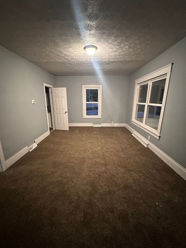 709 3rd St Se - Photo 2 of 12