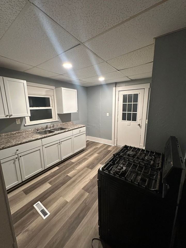 709 3rd St Se - Photo 4 of 12