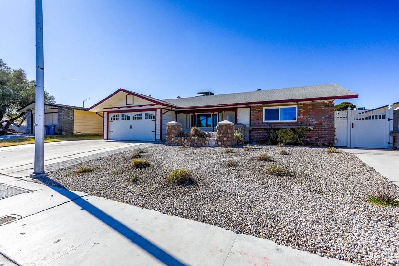 228 Redstone St - Photo 2 of 31