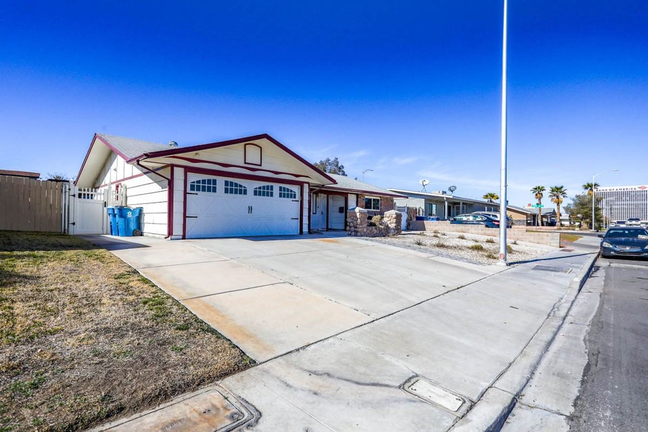 228 Redstone St - Photo 3 of 31