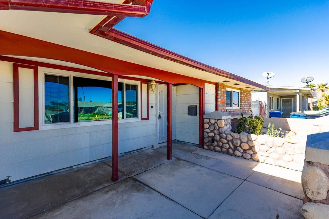 228 Redstone St - Photo 4 of 31