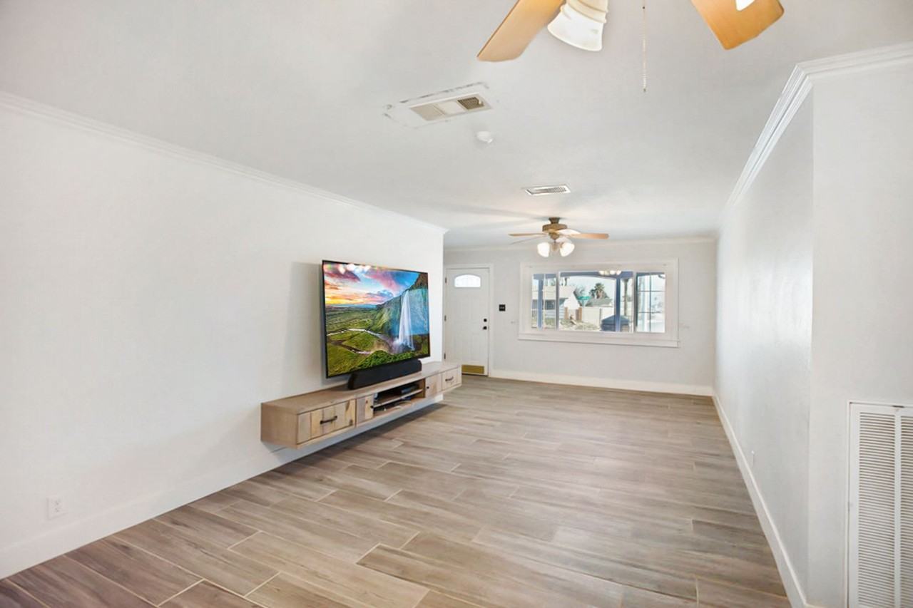 228 Redstone St - Photo 6 of 31