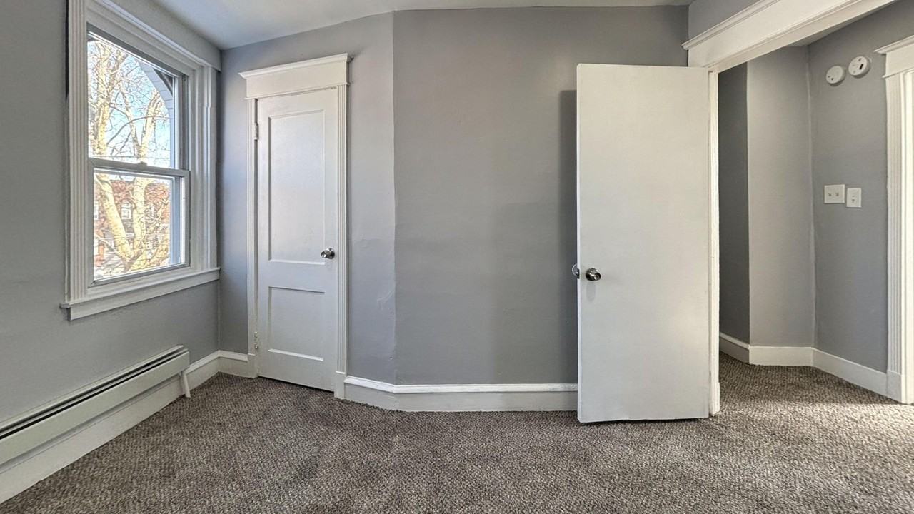 7050 Clinton Rd - Photo 4 of 13