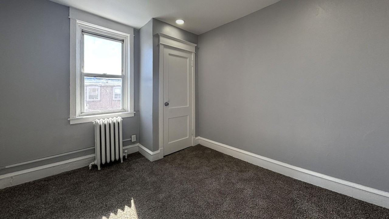 7050 Clinton Rd - Photo 5 of 13