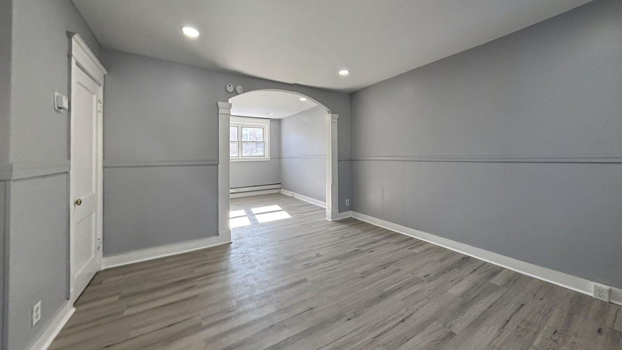 7050 Clinton Rd - Photo 7 of 13