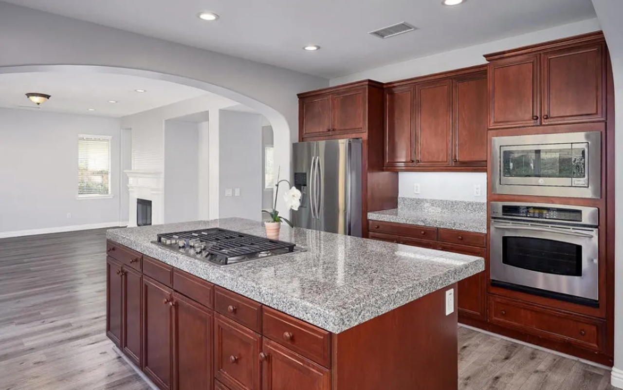 112 Via Pacifica - Photo 2 of 17