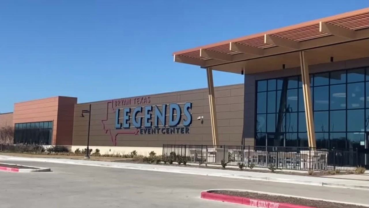 207 Lynn Dr #111 - Photo 2 of 5