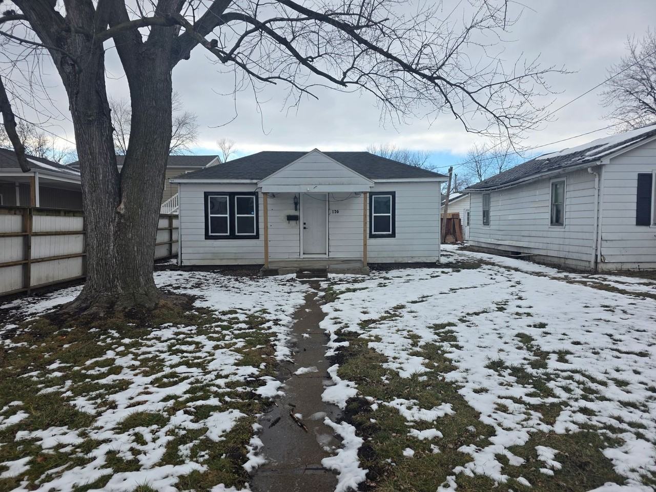 176 S Pence St - Photo 2 of 10