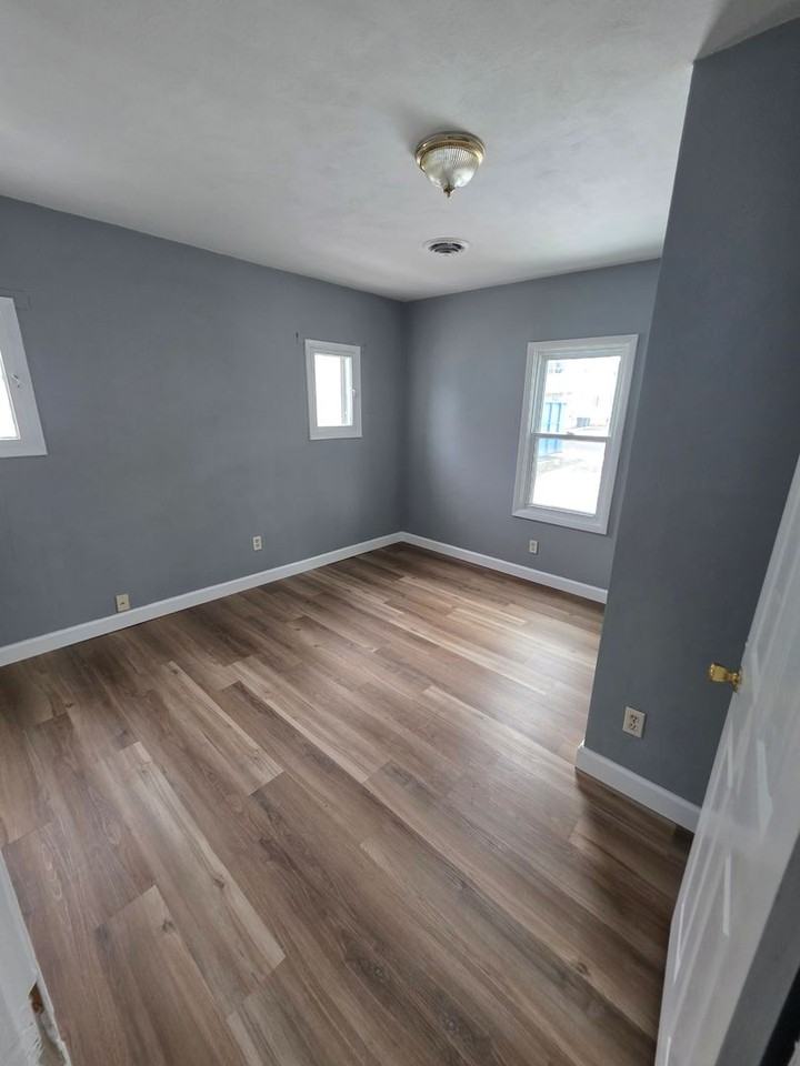 176 S Pence St - Photo 3 of 10