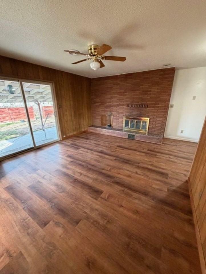 1032 Applewood St - Photo 3 of 20