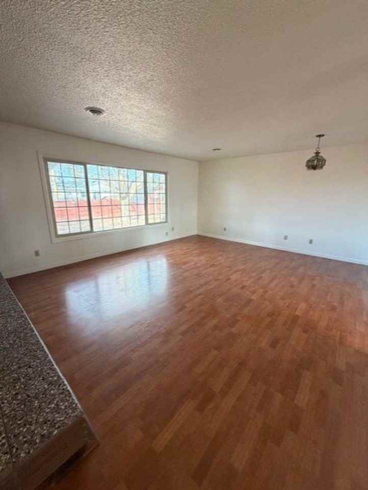 1032 Applewood St - Photo 4 of 20