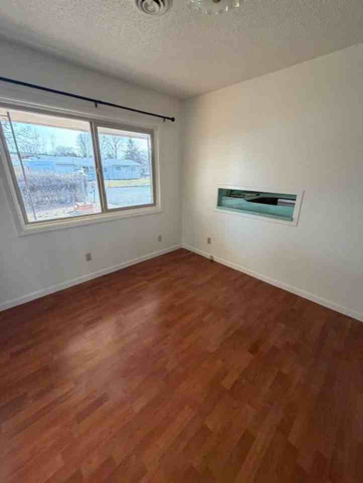 1032 Applewood St - Photo 6 of 20