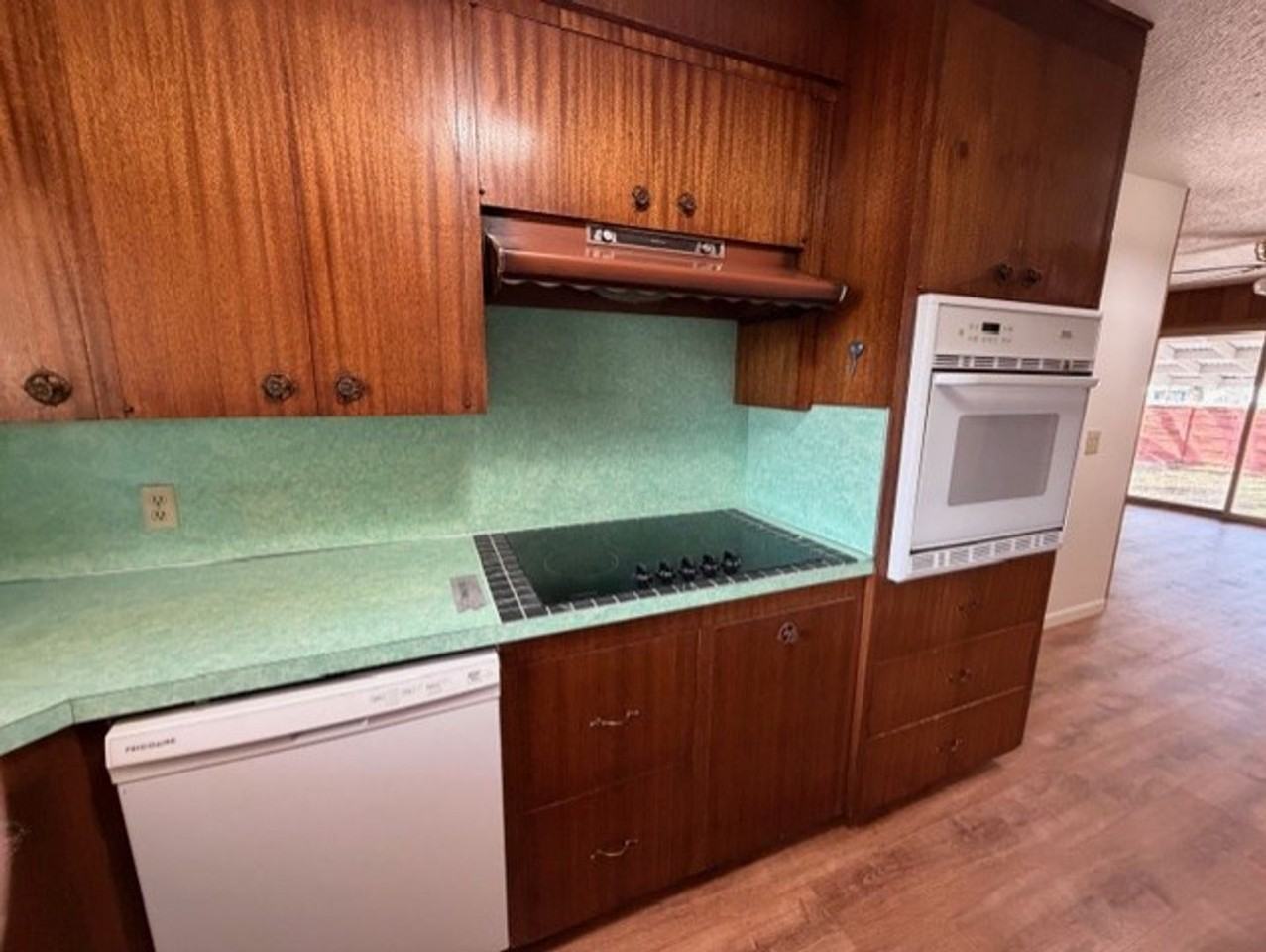 1032 Applewood St - Photo 7 of 20