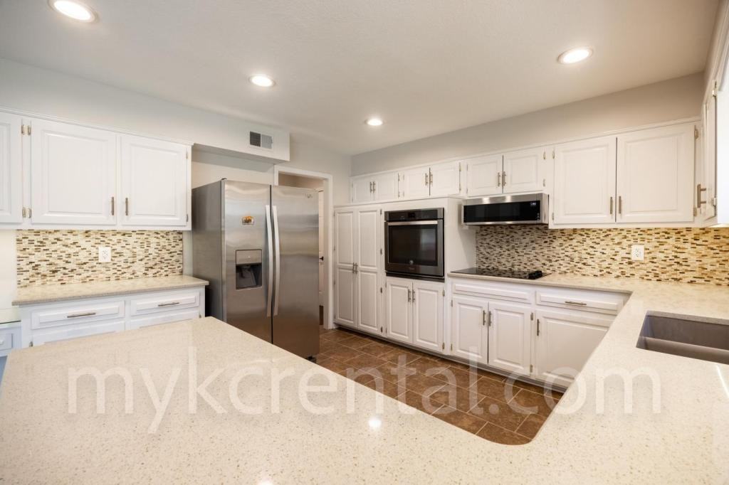 12012 Ensley Ln - Photo 4 of 50