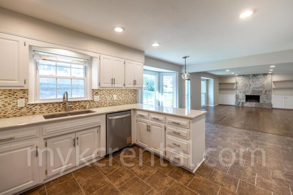 12012 Ensley Ln - Photo 7 of 50