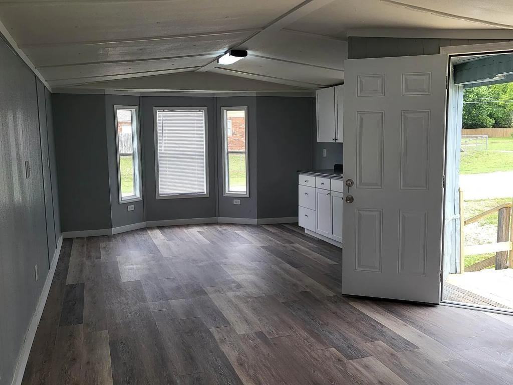 814 S Kern Ave Trlr 2 - Photo 2 of 16