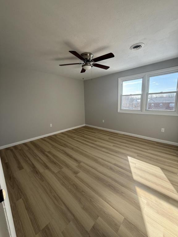 305 Newton St - Photo 4 of 10