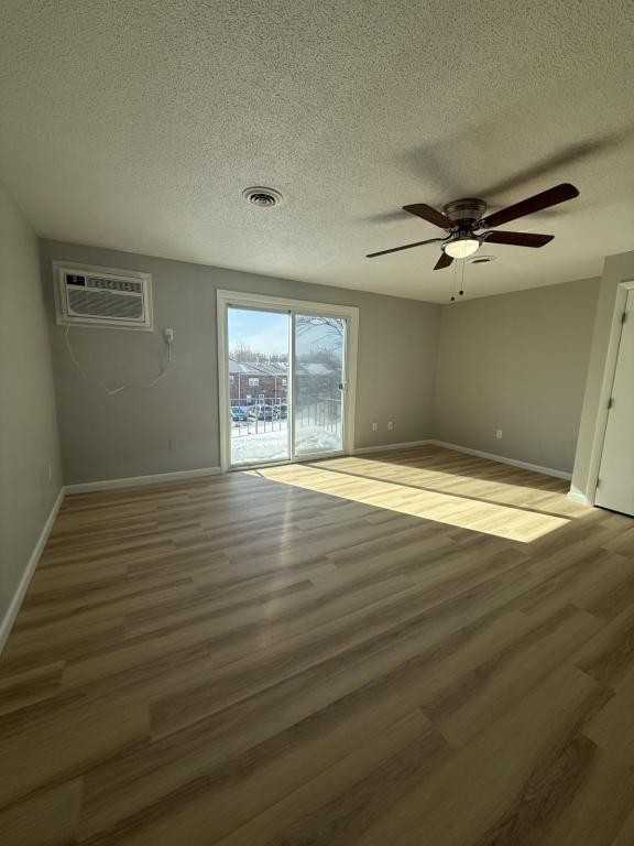 305 Newton St - Photo 5 of 10