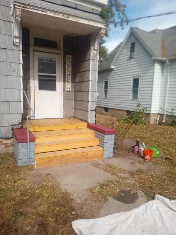 526 Fairholm Ave - Photo 3 of 10