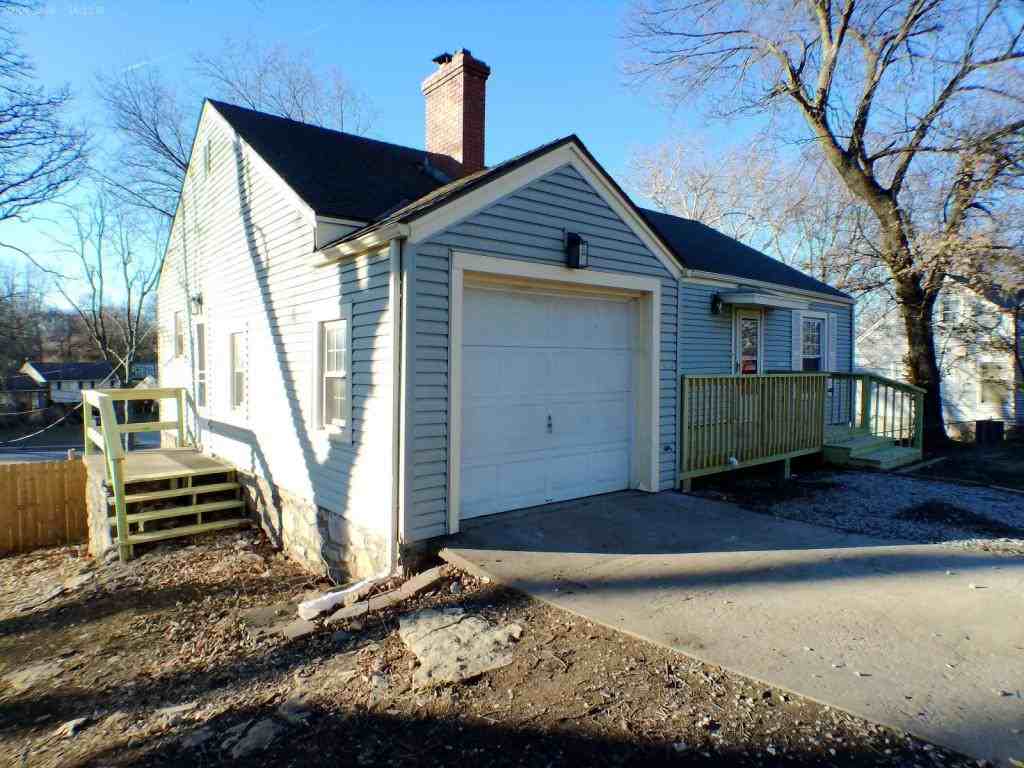 5302 N Spruce Ave - Photo 3 of 26