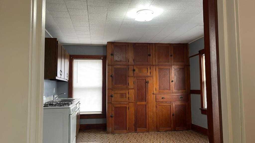 617 1/2 W Galena Ave - Photo 2 of 6