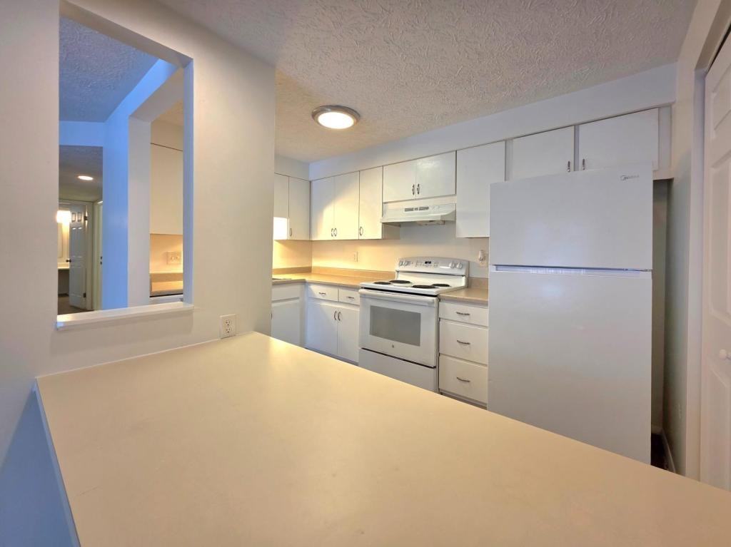 8380 Brockham Dr - Photo 6 of 15