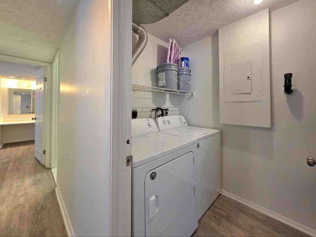 8380 Brockham Dr - Photo 7 of 15