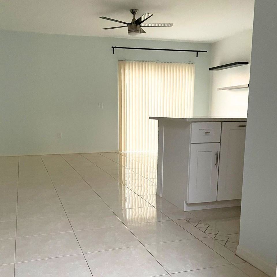 1051 Dudley Dr - Photo 2 of 14