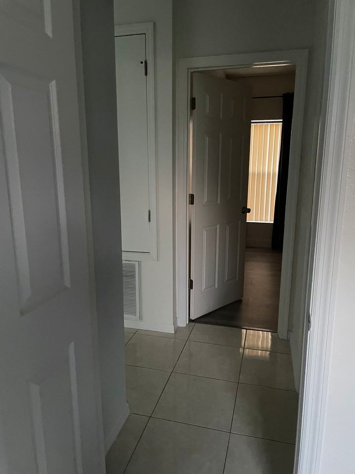 1051 Dudley Dr - Photo 3 of 14