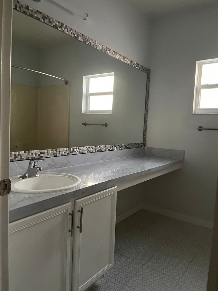 1051 Dudley Dr - Photo 4 of 14