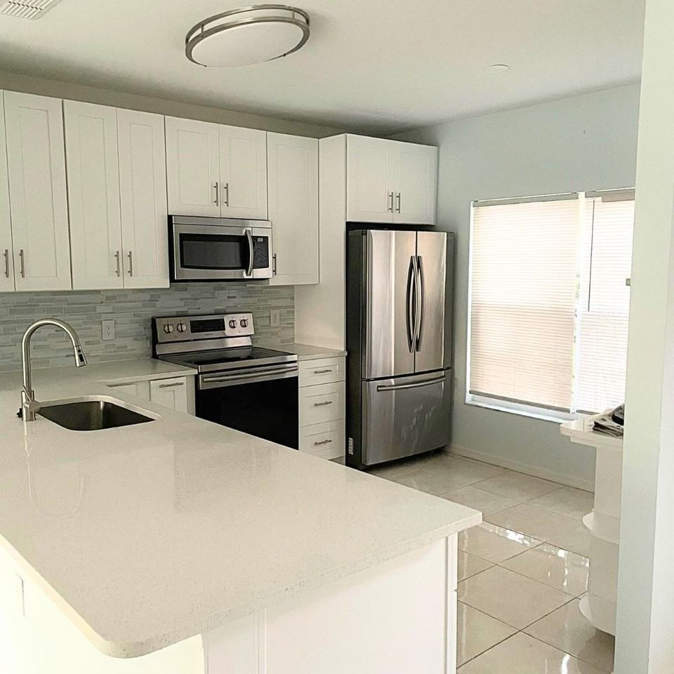 1051 Dudley Dr - Photo 6 of 14