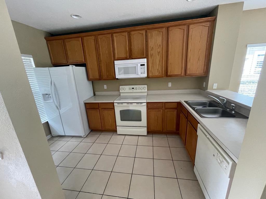 3468 Wilshire Way Rd #1 - Photo 4 of 11