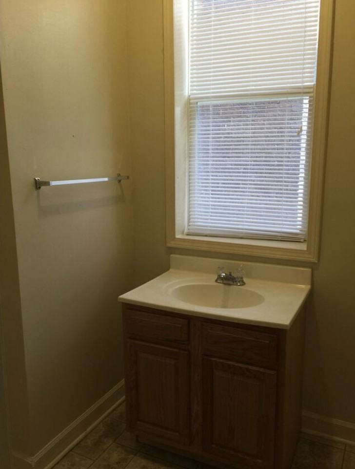 1023 10th St #1 - Photo 4 of 8