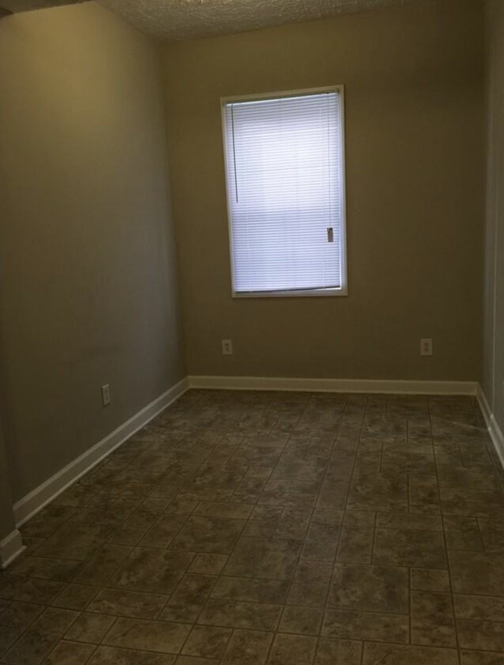 1023 10th St #1 - Photo 5 of 8