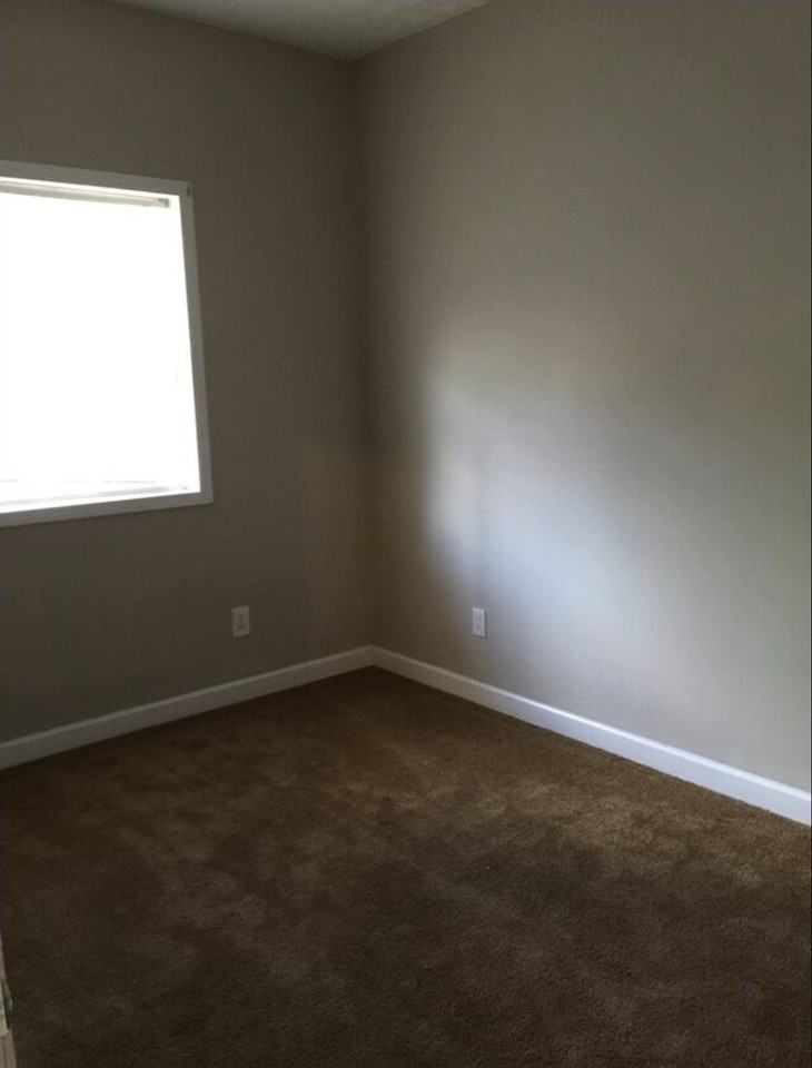 1023 10th St #1 - Photo 6 of 8