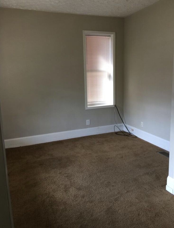 1023 10th St #1 - Photo 7 of 8