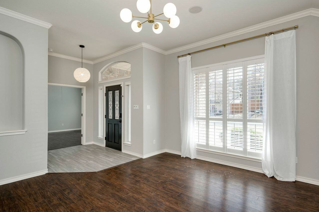 2916 Alsatia Dr - Photo 5 of 37