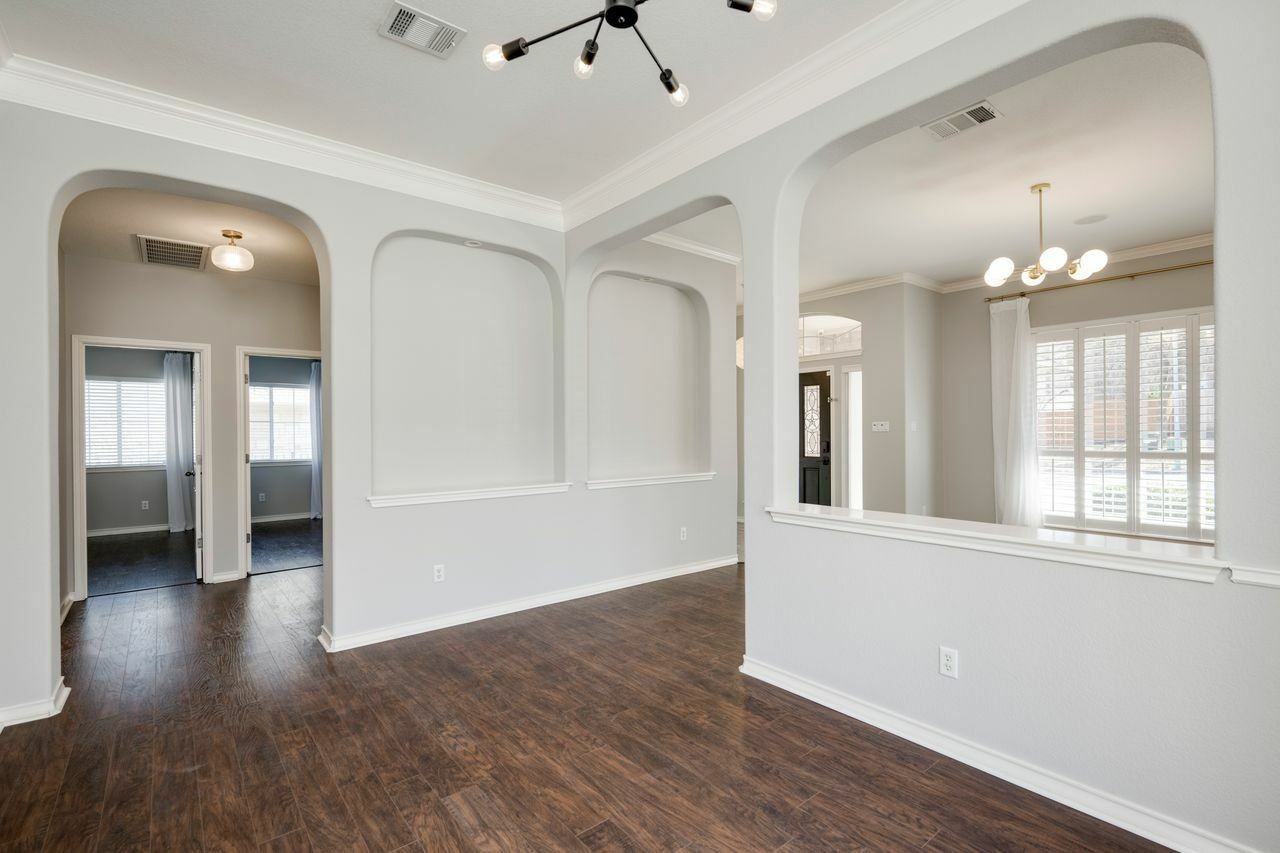 2916 Alsatia Dr - Photo 6 of 37