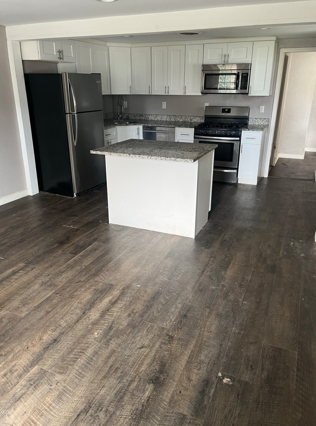 525 Grove St - Photo 2 of 8