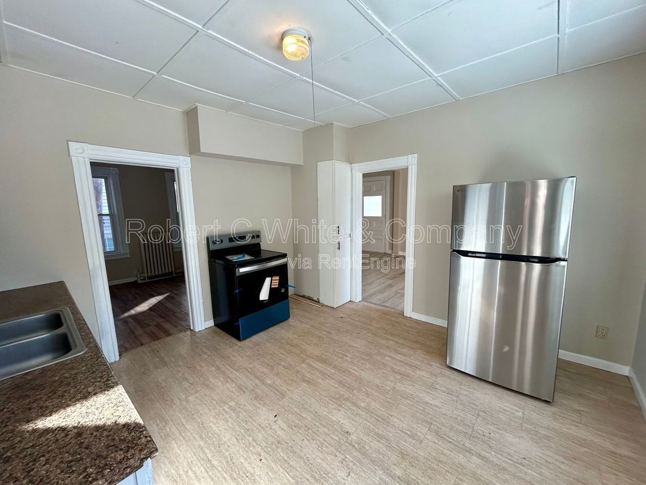 314 Norwich Ave - Photo 3 of 12