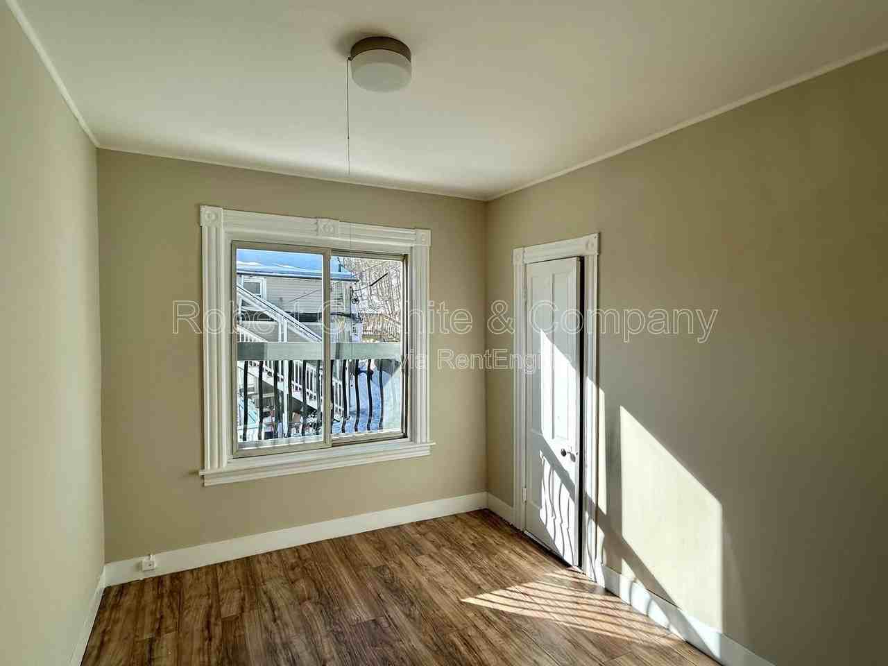 314 Norwich Ave - Photo 7 of 12