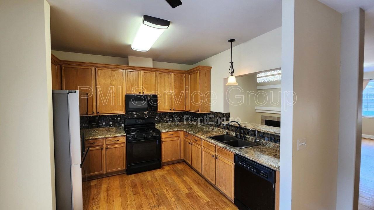 2325 Twilight Dr - Photo 2 of 14