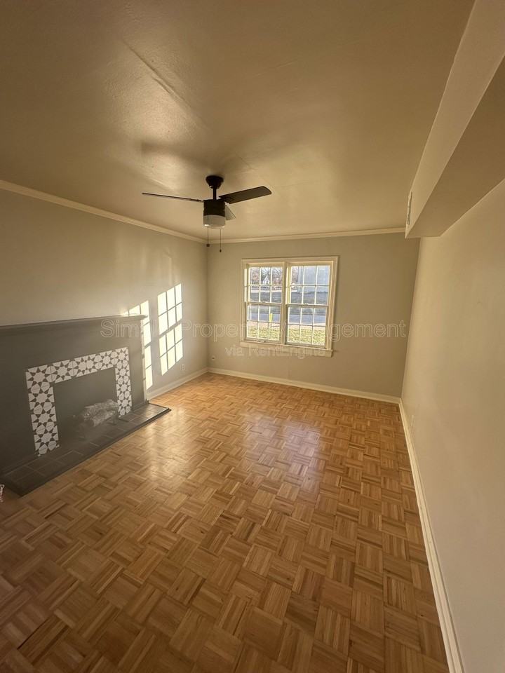 3713 N Lee Ave - Photo 2 of 7