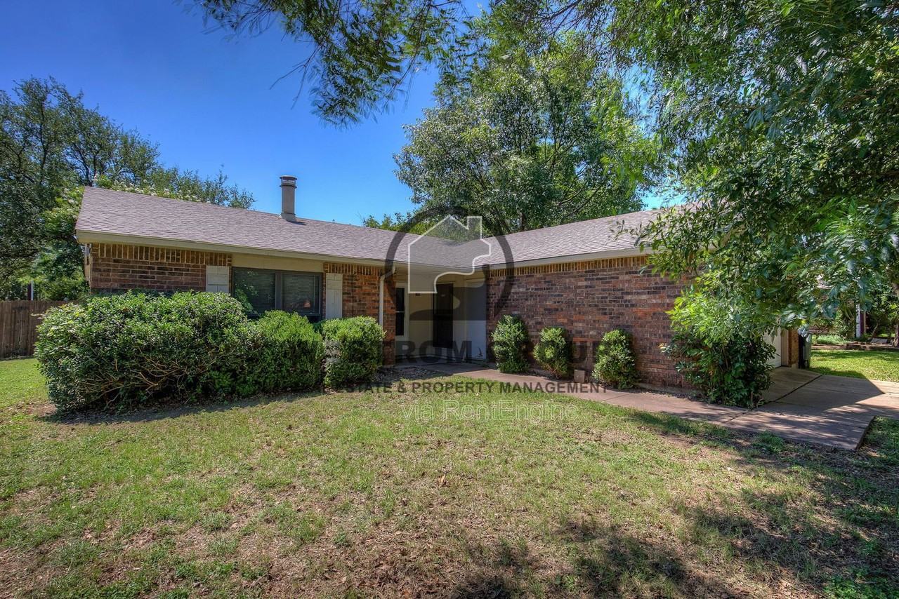 7801 Summerglen Rd - Photo 5 of 40